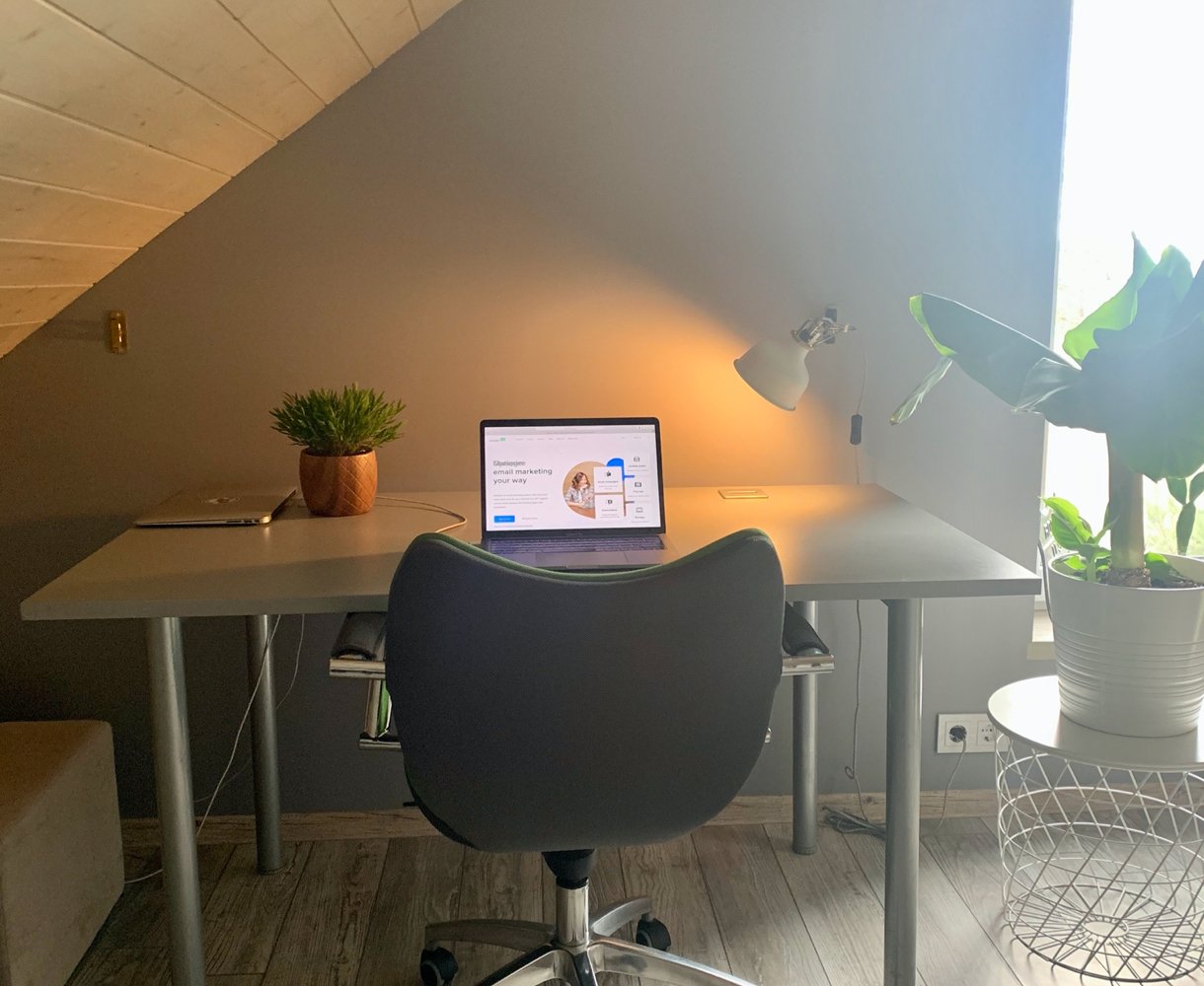 11 Ideas for the Most Effective Home Office Setup - MailerLite